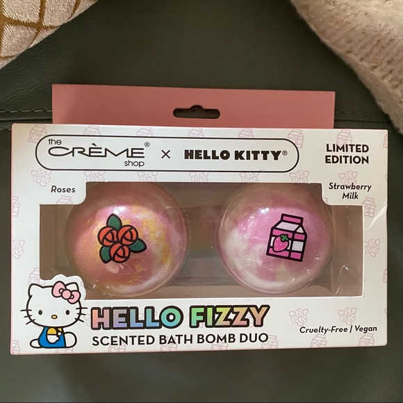 HELLO KITTY Fizzy BATH BOMB Duo STRAWBERRY MILK 🍓 - Picture 1 of 5